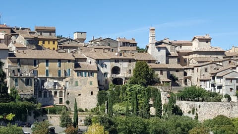 Property building, Neighbourhood, Landmark view