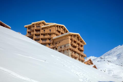 Facade/entrance, Winter
