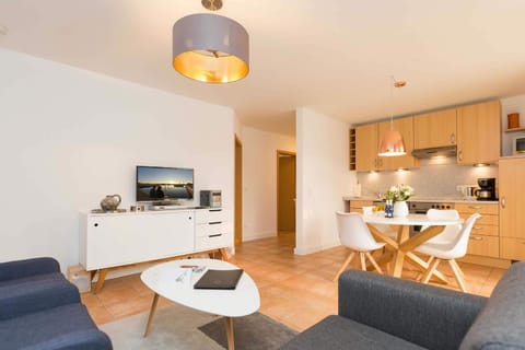 TV and multimedia, Kitchen or kitchenette, Living room, Seating area, Dining area, minibar