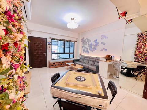 Living room, Seating area, Dining area, fireplace