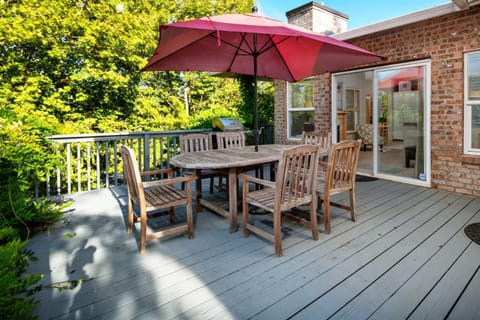 Cooper Mountain Retreat House in Beaverton