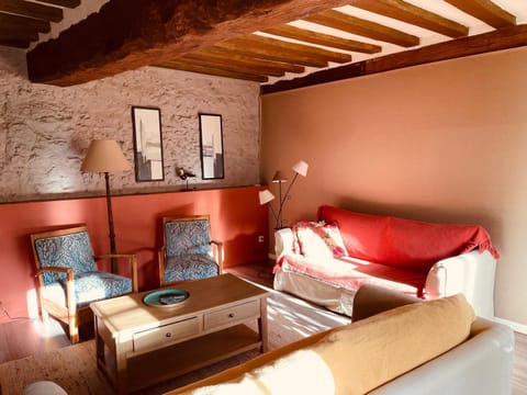 Le Manoir du Perroy Country House in Normandy