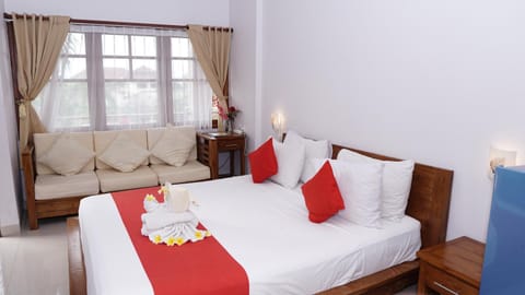 Bed, Living room, Photo of the whole room, Seating area, Bedroom, towels