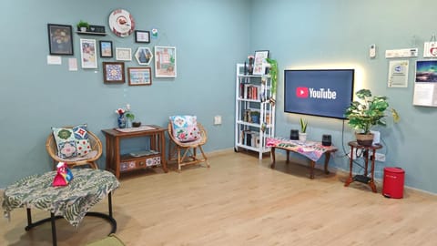 Communal lounge/ TV room, TV and multimedia, Living room