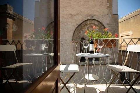 Balcony/Terrace, Dining area, City view, Landmark view, Sea view, Street view
