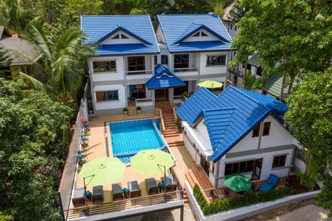Property building, Bird's eye view, Swimming pool