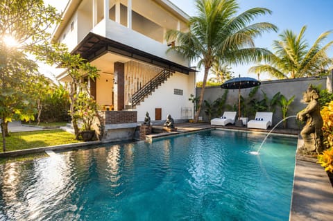 Property building, Day, Natural landscape, Garden, Garden view, Pool view, Swimming pool, sunbed