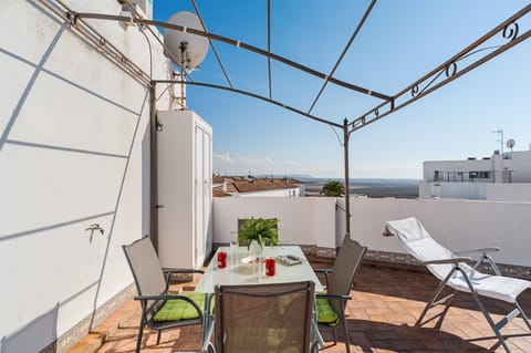 Property building, Balcony/Terrace, Living room