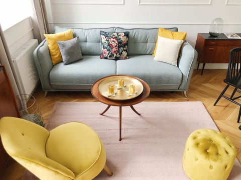 Living room, Decorative detail, Seating area