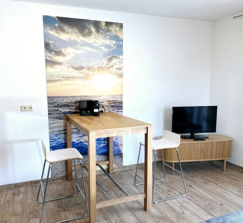 Dining area, Evening entertainment