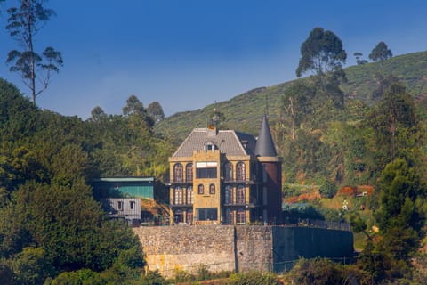 Property building, Garden, View (from property/room), Mountain view