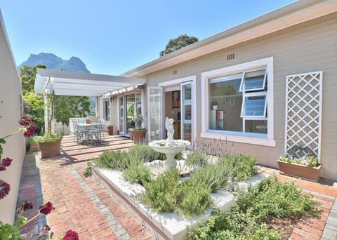 Facade/entrance, Garden, Decorative detail, Garden view