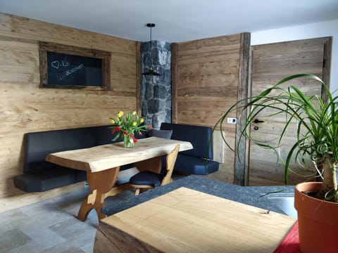 Photo of the whole room, Dining area