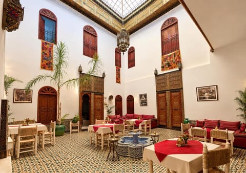 Restaurant/places to eat, Living room, Banquet/Function facilities, Seating area