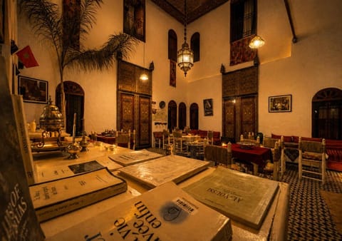 Restaurant/places to eat, Living room, Banquet/Function facilities, Seating area