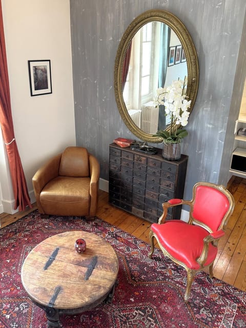 Living room, Photo of the whole room