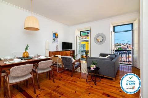 TV and multimedia, Balcony/Terrace, Living room, City view