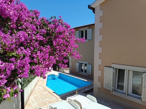 Pool view, Swimming pool, sunbed