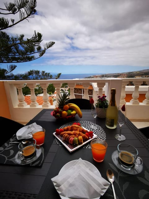 Food and drinks, Sea view, Breakfast