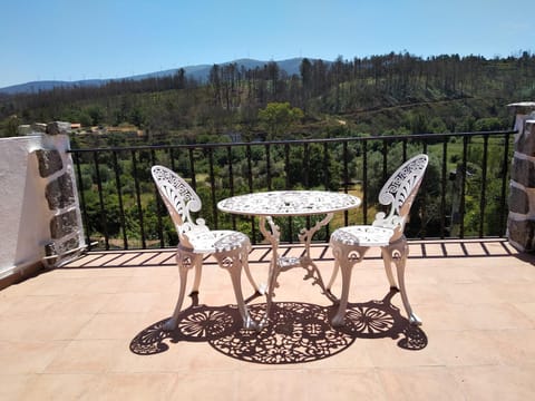 Balcony/Terrace, Mountain view, River view