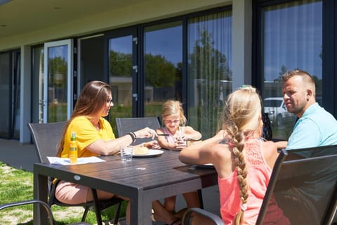 Day, Summer, Balcony/Terrace, On site, young children, Family