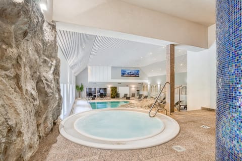 Hot Tub, Pool view, Swimming pool