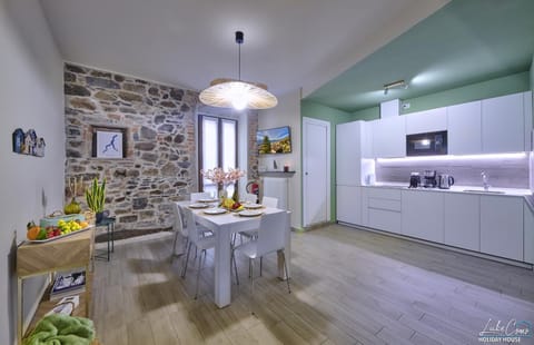 TV and multimedia, Kitchen or kitchenette, Dining area, City view, Quiet street view, dishwasher, heating, internet, microwave, stove, air conditioner