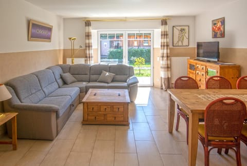 Bed, Living room, Seating area, Dining area