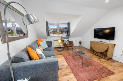 Communal lounge/ TV room, TV and multimedia, Living room, Seating area, Evening entertainment