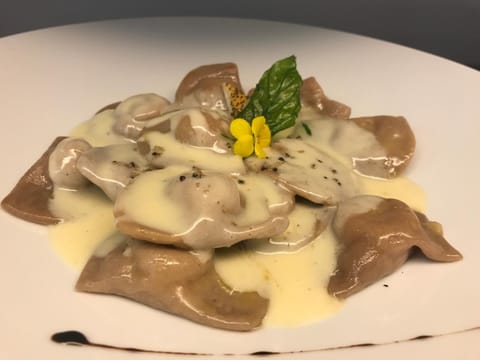 Food and drinks, Food