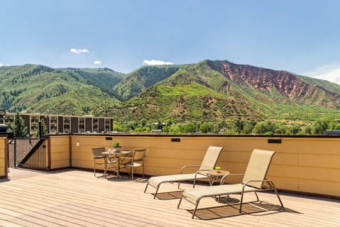 Balcony/Terrace, Mountain view