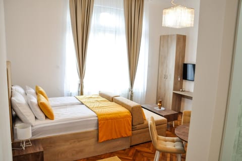 TV and multimedia, Living room, Seating area, Dining area, Bedroom