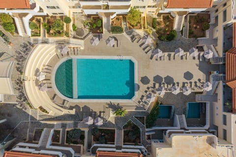 Property building, Swimming pool, Location