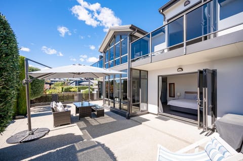 Property building, Day, Summer, Inner courtyard view