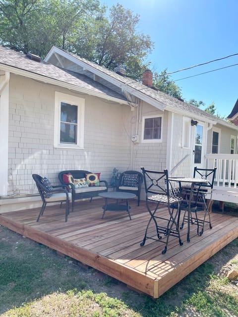 Property building, Patio, Seating area, Breakfast