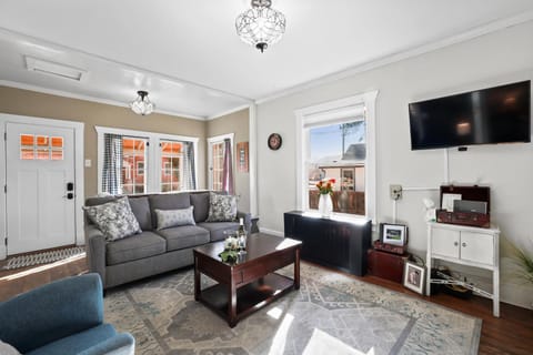 Communal lounge/ TV room, TV and multimedia, Living room