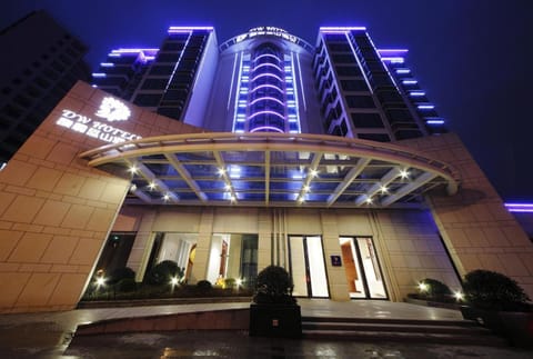 Facade/entrance, Bird's eye view