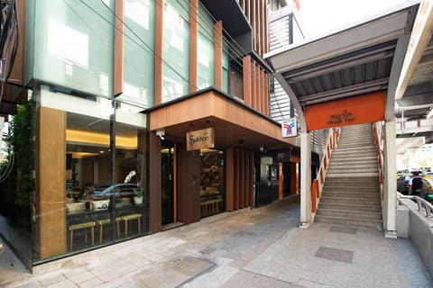 Facade/entrance