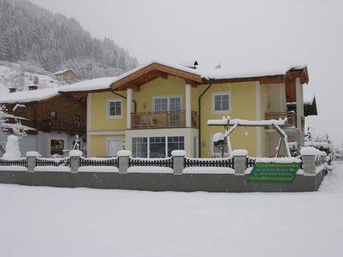 Facade/entrance, Winter