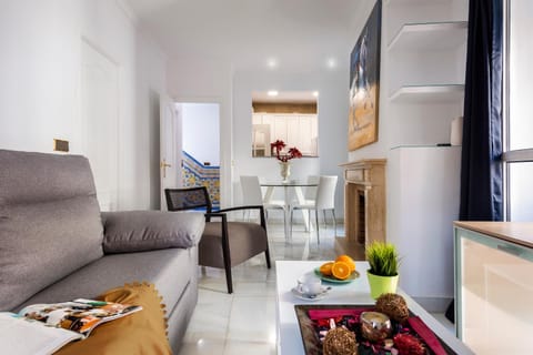 TV and multimedia, Living room, Lounge or bar, Dining area