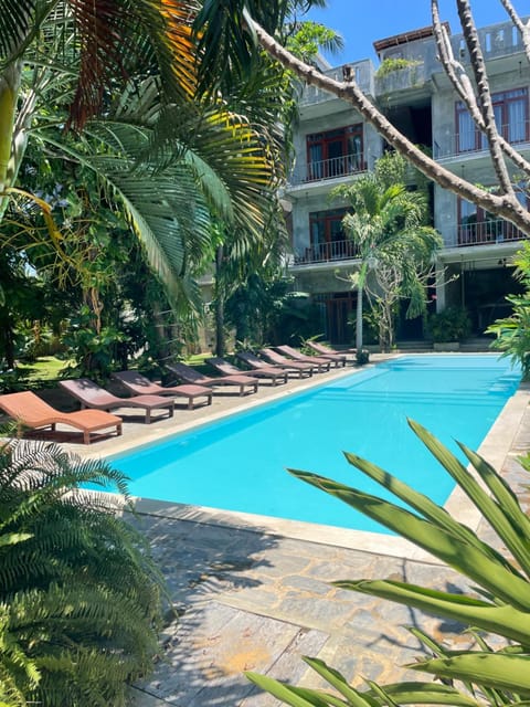 Property building, Swimming pool, Swimming pool, sunbed