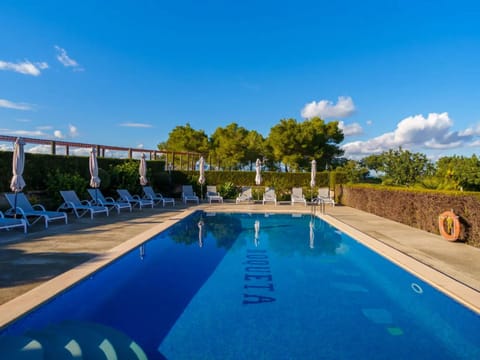 Pool view, Swimming pool, sunbed