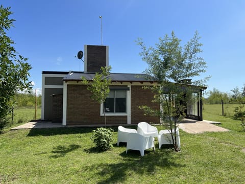 Property building, Spring, Day, Natural landscape, Garden, Garden view