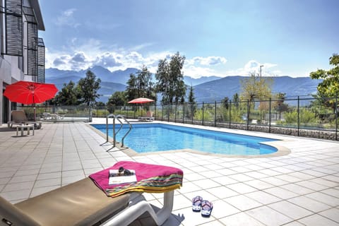 Swimming pool, Swimming pool