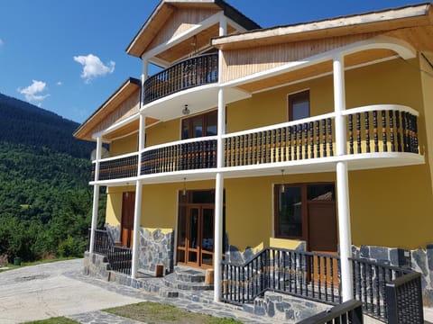 Facade/entrance, Balcony/Terrace