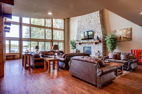 Whispering Pines Lodge: 11 Bedroom House in Wisconsin