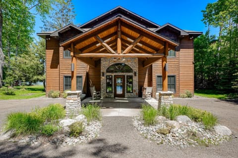 Whispering Pines Lodge: 11 Bedroom House in Wisconsin