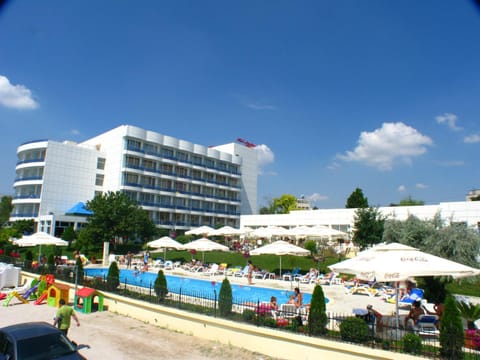 Facade/entrance, Swimming pool