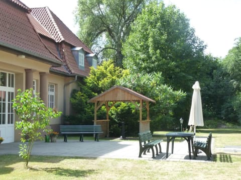 Property building, Patio, BBQ facilities, Garden, Balcony/Terrace