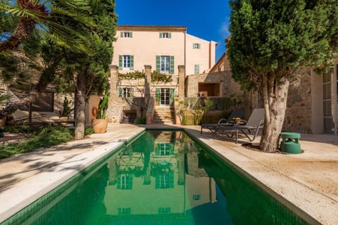 Property building, Swimming pool, Swimming pool